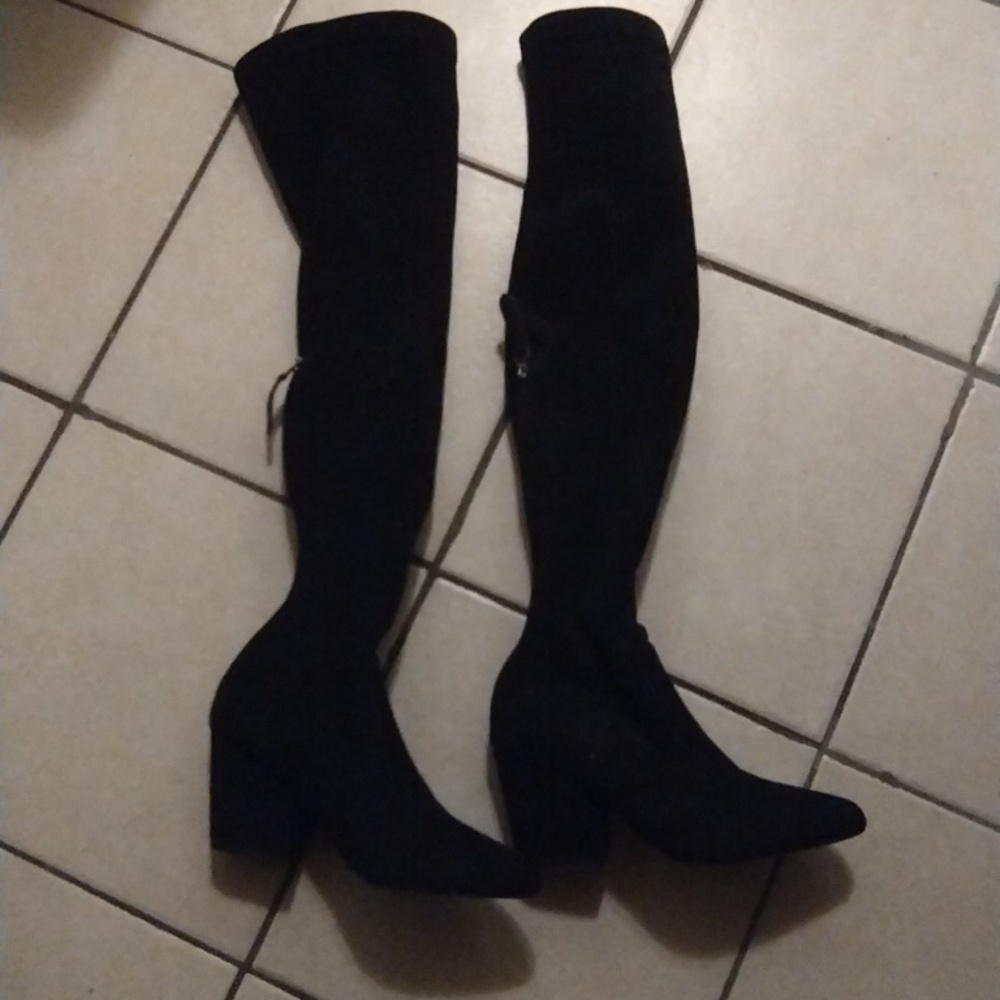 Boots - Picture 2 of 5